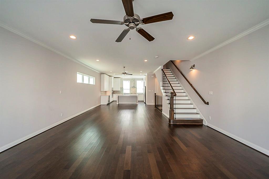 5625 3 Mina Way, Houston, Texas 77081, 3 Bedrooms Bedrooms, 3 Rooms Rooms,3 BathroomsBathrooms,Single-family,For Sale,Mina,72494186