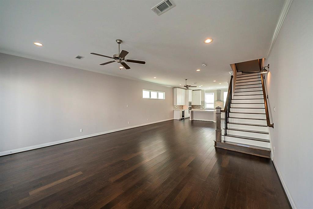 5625 3 Mina Way, Houston, Texas 77081, 3 Bedrooms Bedrooms, 3 Rooms Rooms,3 BathroomsBathrooms,Single-family,For Sale,Mina,72494186