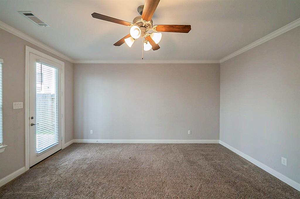 5625 3 Mina Way, Houston, Texas 77081, 3 Bedrooms Bedrooms, 3 Rooms Rooms,3 BathroomsBathrooms,Single-family,For Sale,Mina,72494186
