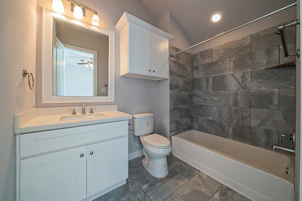 5625 3 Mina Way, Houston, Texas 77081, 3 Bedrooms Bedrooms, 3 Rooms Rooms,3 BathroomsBathrooms,Single-family,For Sale,Mina,72494186