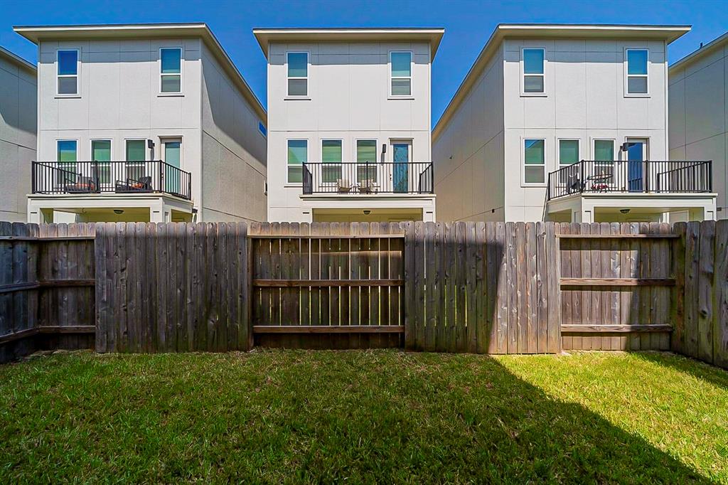 5625 3 Mina Way, Houston, Texas 77081, 3 Bedrooms Bedrooms, 3 Rooms Rooms,3 BathroomsBathrooms,Single-family,For Sale,Mina,72494186