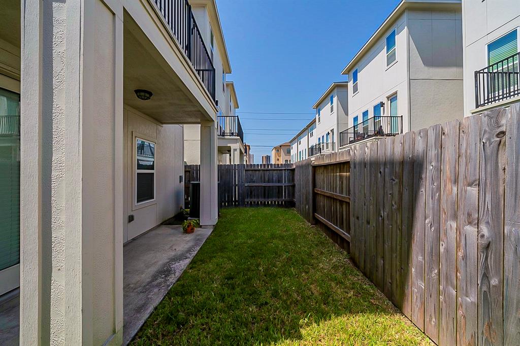 5625 3 Mina Way, Houston, Texas 77081, 3 Bedrooms Bedrooms, 3 Rooms Rooms,3 BathroomsBathrooms,Single-family,For Sale,Mina,72494186