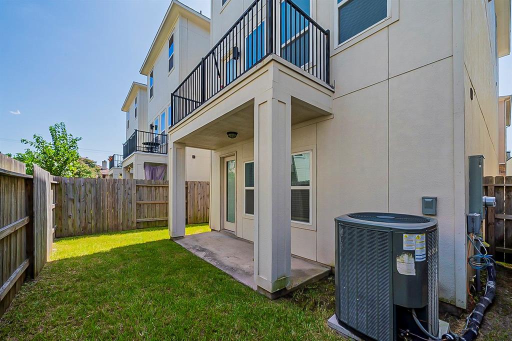 5625 3 Mina Way, Houston, Texas 77081, 3 Bedrooms Bedrooms, 3 Rooms Rooms,3 BathroomsBathrooms,Single-family,For Sale,Mina,72494186