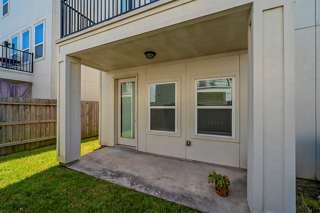 5625 3 Mina Way, Houston, Texas 77081, 3 Bedrooms Bedrooms, 3 Rooms Rooms,3 BathroomsBathrooms,Single-family,For Sale,Mina,72494186