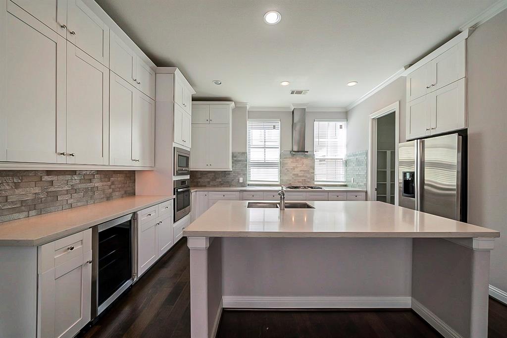 5625 3 Mina Way, Houston, Texas 77081, 3 Bedrooms Bedrooms, 3 Rooms Rooms,3 BathroomsBathrooms,Single-family,For Sale,Mina,72494186