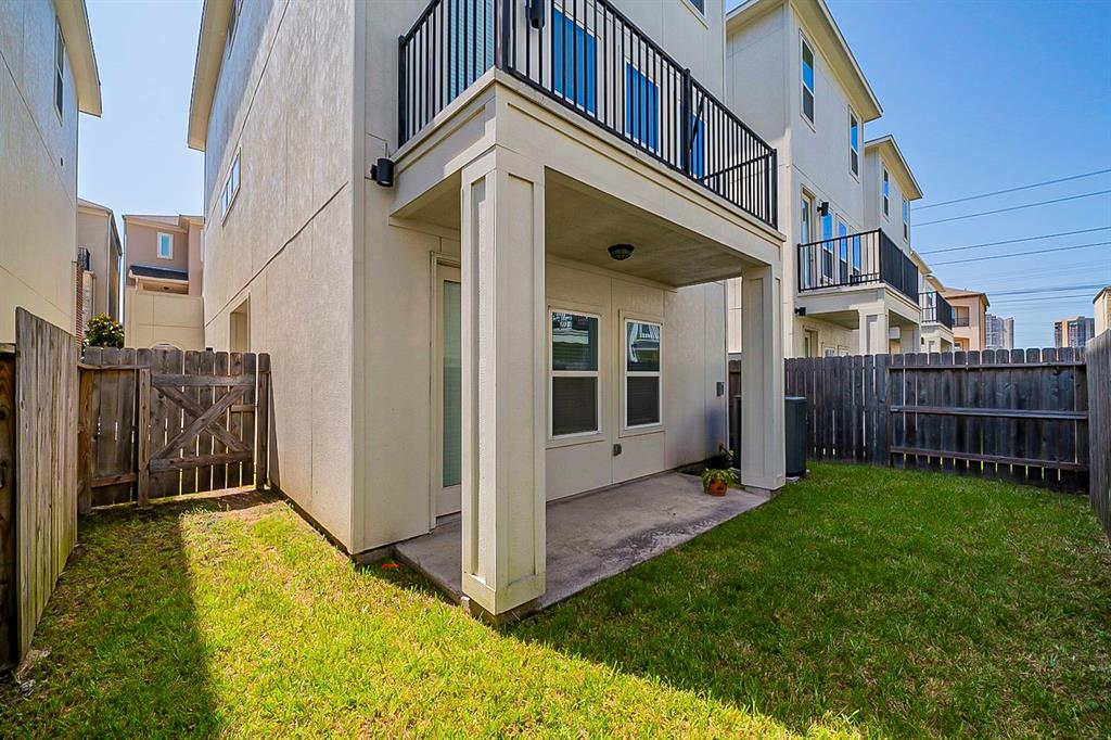 5625 3 Mina Way, Houston, Texas 77081, 3 Bedrooms Bedrooms, 3 Rooms Rooms,3 BathroomsBathrooms,Single-family,For Sale,Mina,72494186