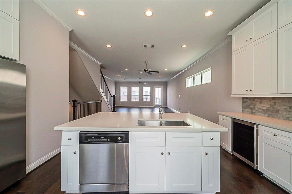 5625 3 Mina Way, Houston, Texas 77081, 3 Bedrooms Bedrooms, 3 Rooms Rooms,3 BathroomsBathrooms,Single-family,For Sale,Mina,72494186