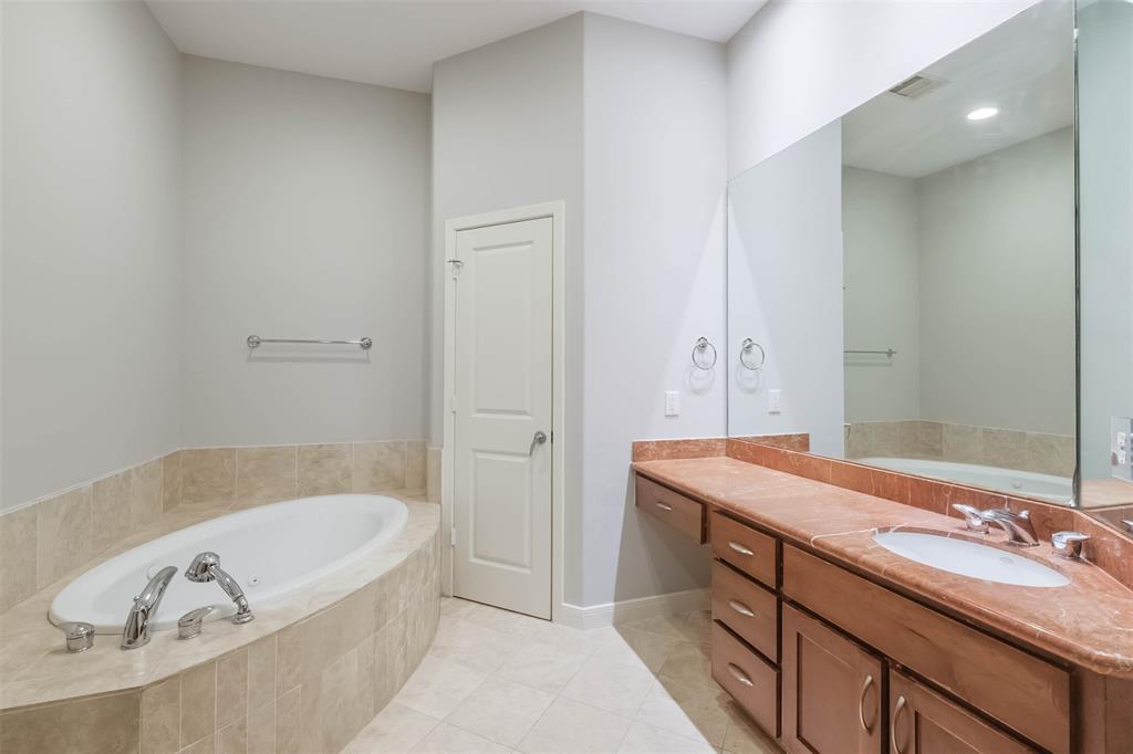 6903 3 Staffordshire Boulevard, Houston, Texas 77030, 3 Bedrooms Bedrooms, 3 Rooms Rooms,3 BathroomsBathrooms,Single-family,For Sale,Staffordshire,71475592