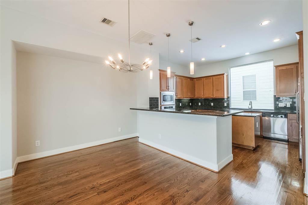 6903 3 Staffordshire Boulevard, Houston, Texas 77030, 3 Bedrooms Bedrooms, 3 Rooms Rooms,3 BathroomsBathrooms,Single-family,For Sale,Staffordshire,71475592