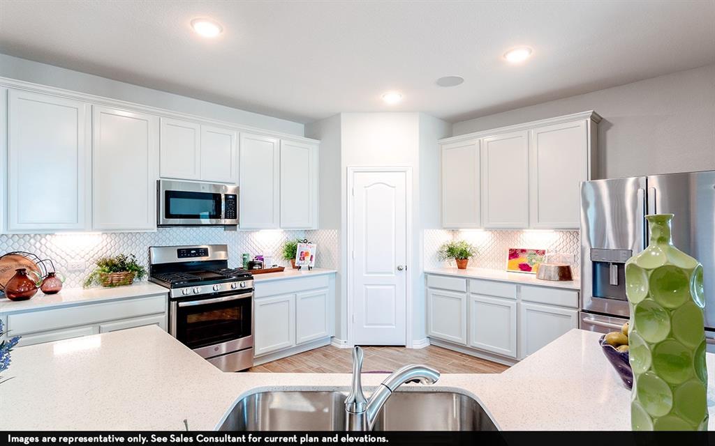 8806 1 W Crescent Lake Circle, Baytown, Texas 77521, 3 Bedrooms Bedrooms, 6 Rooms Rooms,3 BathroomsBathrooms,Single-family,For Sale,W Crescent Lake,66597637