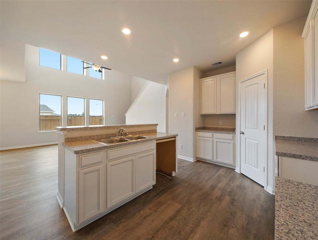 14203 2 Grand Hills Drive, Conroe, Texas 77303, 4 Bedrooms Bedrooms, 7 Rooms Rooms,3 BathroomsBathrooms,Single-family,For Sale,Grand Hills,88480307