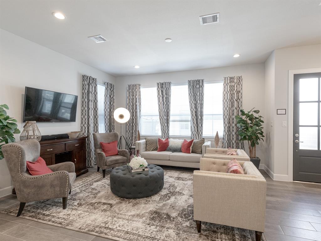 9565 2 Neuens Road, Houston, Texas 77080, 3 Bedrooms Bedrooms, 8 Rooms Rooms,2 BathroomsBathrooms,Townhouse/condo,For Sale,Neuens,52336818