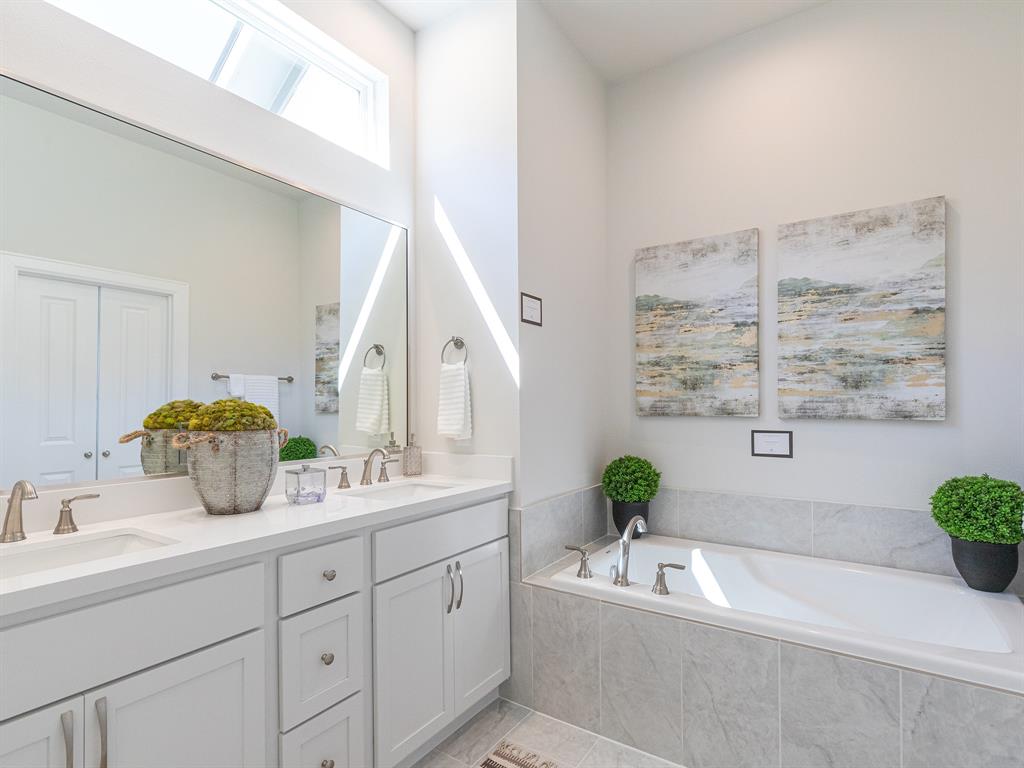 9565 2 Neuens Road, Houston, Texas 77080, 3 Bedrooms Bedrooms, 8 Rooms Rooms,2 BathroomsBathrooms,Townhouse/condo,For Sale,Neuens,52336818