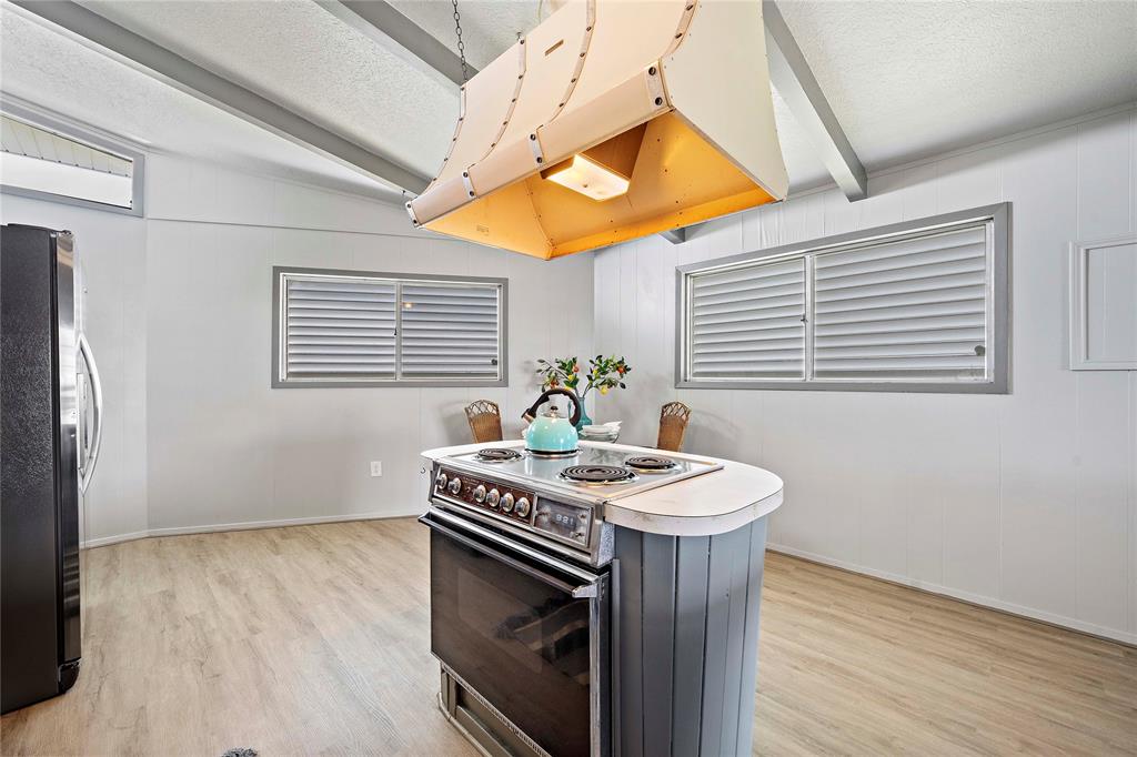 190 1 Barracuda Street, Bayou Vista, Texas 77563, 2 Bedrooms Bedrooms, 2 Rooms Rooms,2 BathroomsBathrooms,Single-family,For Sale,Barracuda,66168537