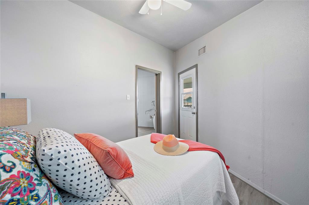 190 1 Barracuda Street, Bayou Vista, Texas 77563, 2 Bedrooms Bedrooms, 2 Rooms Rooms,2 BathroomsBathrooms,Single-family,For Sale,Barracuda,66168537