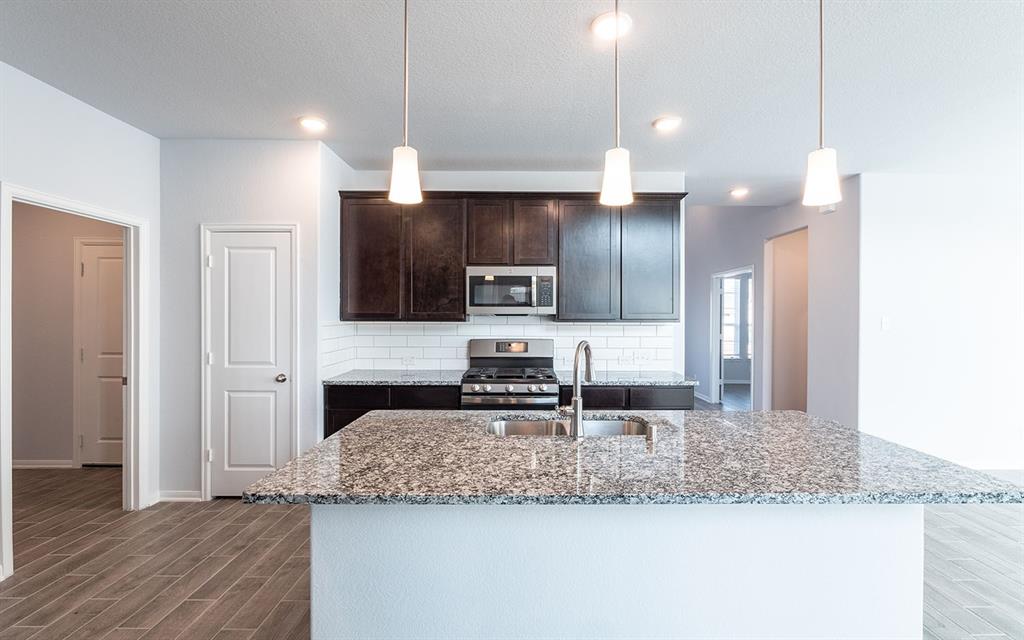 20119 2 Bushwick Falls Drive, Montgomery, Texas 77316, 4 Bedrooms Bedrooms, 10 Rooms Rooms,2 BathroomsBathrooms,Single-family,For Sale,Bushwick Falls,76081237
