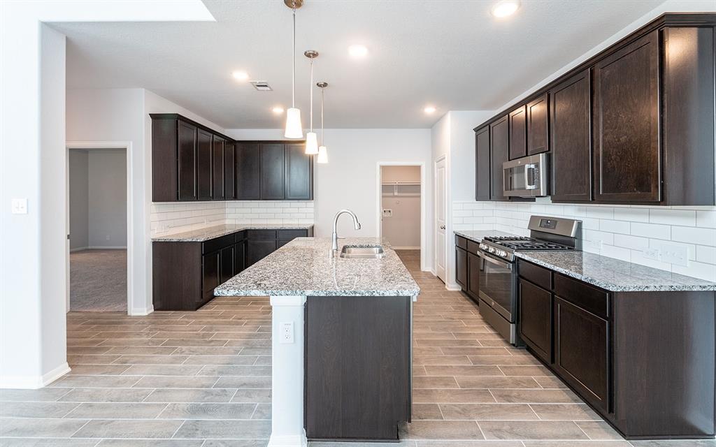 20119 2 Bushwick Falls Drive, Montgomery, Texas 77316, 4 Bedrooms Bedrooms, 10 Rooms Rooms,2 BathroomsBathrooms,Single-family,For Sale,Bushwick Falls,76081237