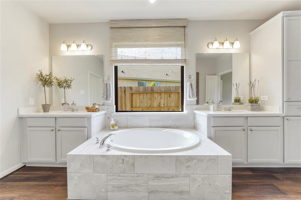 15818 2 Grampian Reach Lane, Humble, Texas 77346, 4 Bedrooms Bedrooms, 7 Rooms Rooms,3 BathroomsBathrooms,Single-family,For Sale,Grampian Reach,51895195