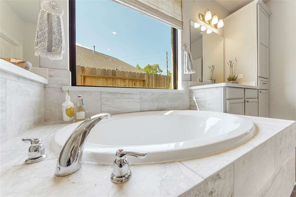 15818 2 Grampian Reach Lane, Humble, Texas 77346, 4 Bedrooms Bedrooms, 7 Rooms Rooms,3 BathroomsBathrooms,Single-family,For Sale,Grampian Reach,51895195