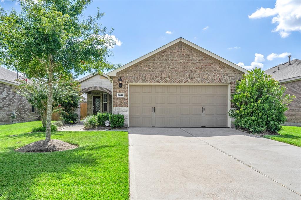 1617 Volterra LN, League City, TX 77573