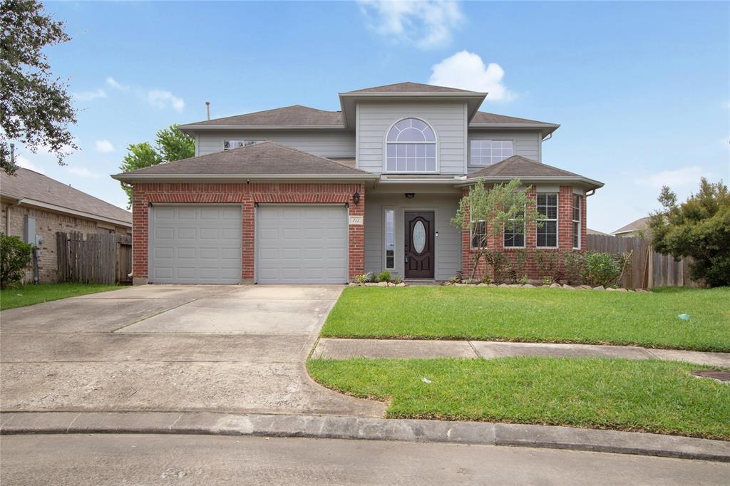 211 Flat Creek LN, Dickinson, TX 77539