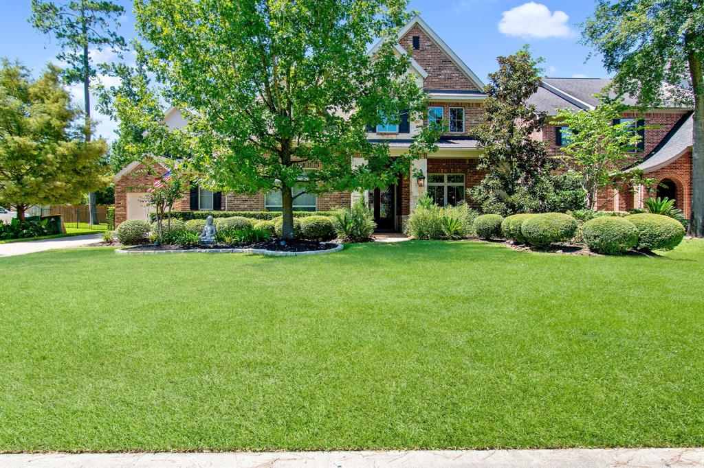 58 N Veilwood Cr Circle The Woodlands, Texas Spectacular David Powers property. EXTRAORDINARY OPPORTUNITY FOR INVESTORS!
THE HOUSE IS CURRENTLY LEASED UNTIL MARCH 31, 2022. Lovely home on the desire village of Sterling Ridge. Grand entry, high ceilings and huge windows for natural light. Marble counter tops in kitchen and recently remodeled primary bedroom shower. 2 bedrooms downstairs, huge playroom, media room and 3 more bedrooms upstairs. Great floor-plan, New Windows, mosquito mist and, oversized 2 car garage and separate single garage. Zoned to Deretchin Elementary, & TWHS.