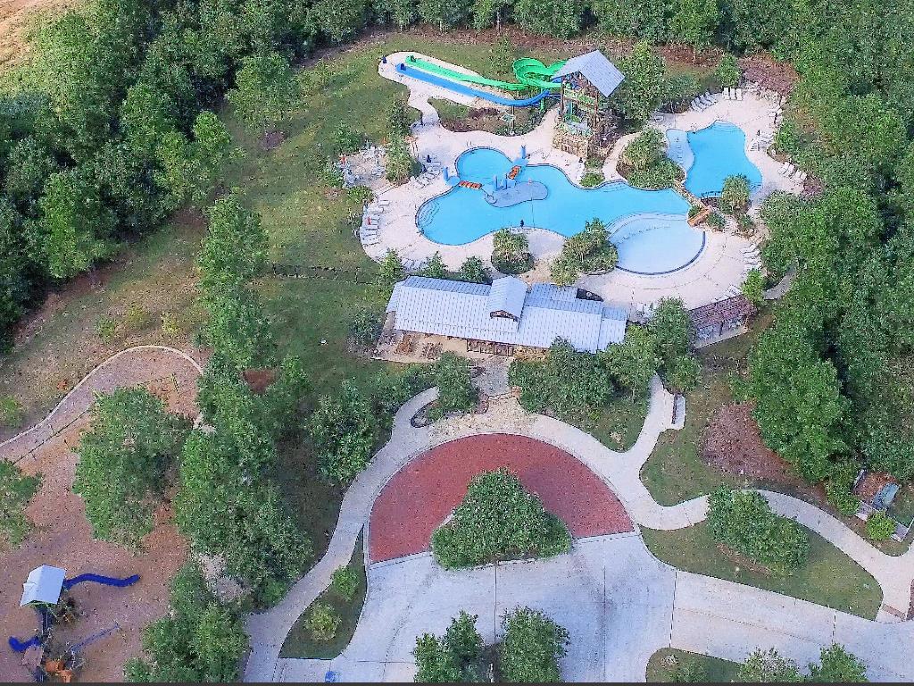 168 2 Somerset Point Boulevard, Montgomery, Texas 77316, 4 Bedrooms Bedrooms, 16 Rooms Rooms,3 BathroomsBathrooms,Single-family,For Sale,Somerset Point,55014986