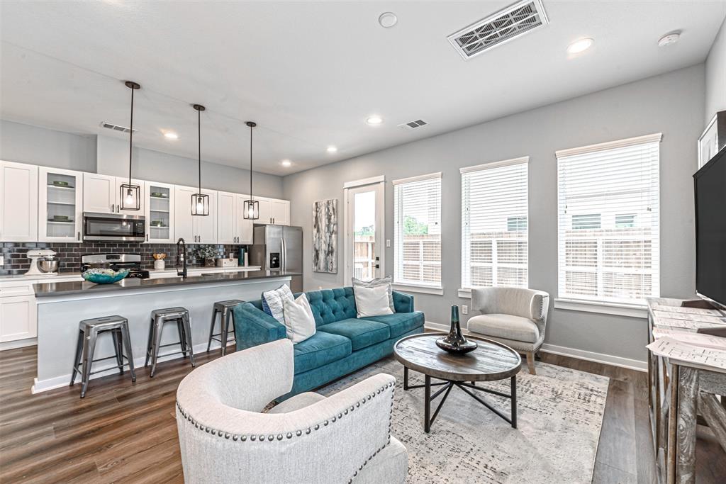 6723 2 Parker Oaks Lane, Houston, Texas 77076, 3 Bedrooms Bedrooms, 7 Rooms Rooms,2 BathroomsBathrooms,Single-family,For Sale,Parker Oaks,80583673