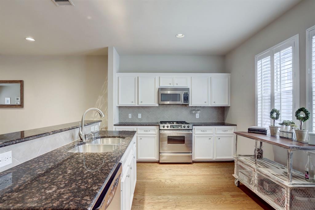 3007 3 Heights Hollow Lane, Houston, Texas 77007, 2 Bedrooms Bedrooms, 5 Rooms Rooms,2 BathroomsBathrooms,Townhouse/condo,For Sale,Heights Hollow,68153885