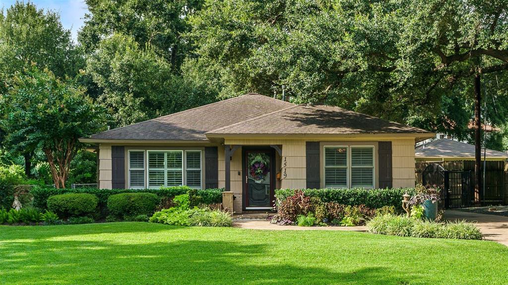 1519 1 Glen Oaks Street, Houston, Texas 77008, 2 Bedrooms Bedrooms, 6 Rooms Rooms,1 BathroomBathrooms,Single-family,For Sale,Glen Oaks,55337540