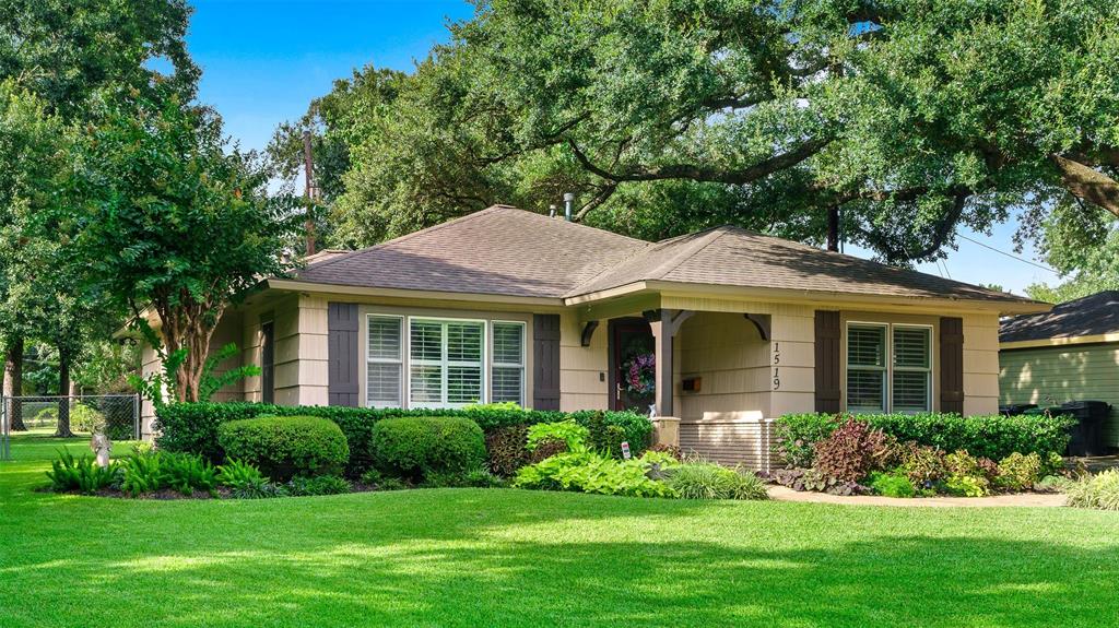 1519 1 Glen Oaks Street, Houston, Texas 77008, 2 Bedrooms Bedrooms, 6 Rooms Rooms,1 BathroomBathrooms,Single-family,For Sale,Glen Oaks,55337540