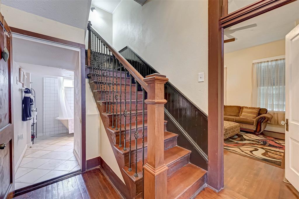 2904 2 Avenue L, Galveston, Texas 77550, 5 Bedrooms Bedrooms, 12 Rooms Rooms,2 BathroomsBathrooms,Single-family,For Sale,Avenue L,53899973