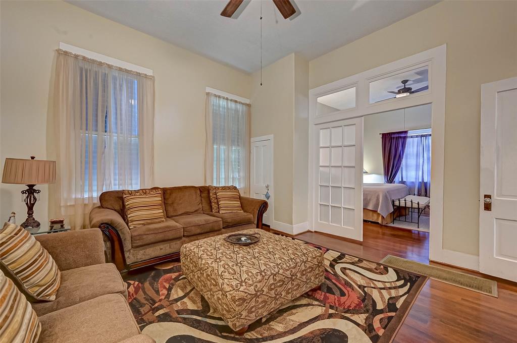 2904 2 Avenue L, Galveston, Texas 77550, 5 Bedrooms Bedrooms, 12 Rooms Rooms,2 BathroomsBathrooms,Single-family,For Sale,Avenue L,53899973