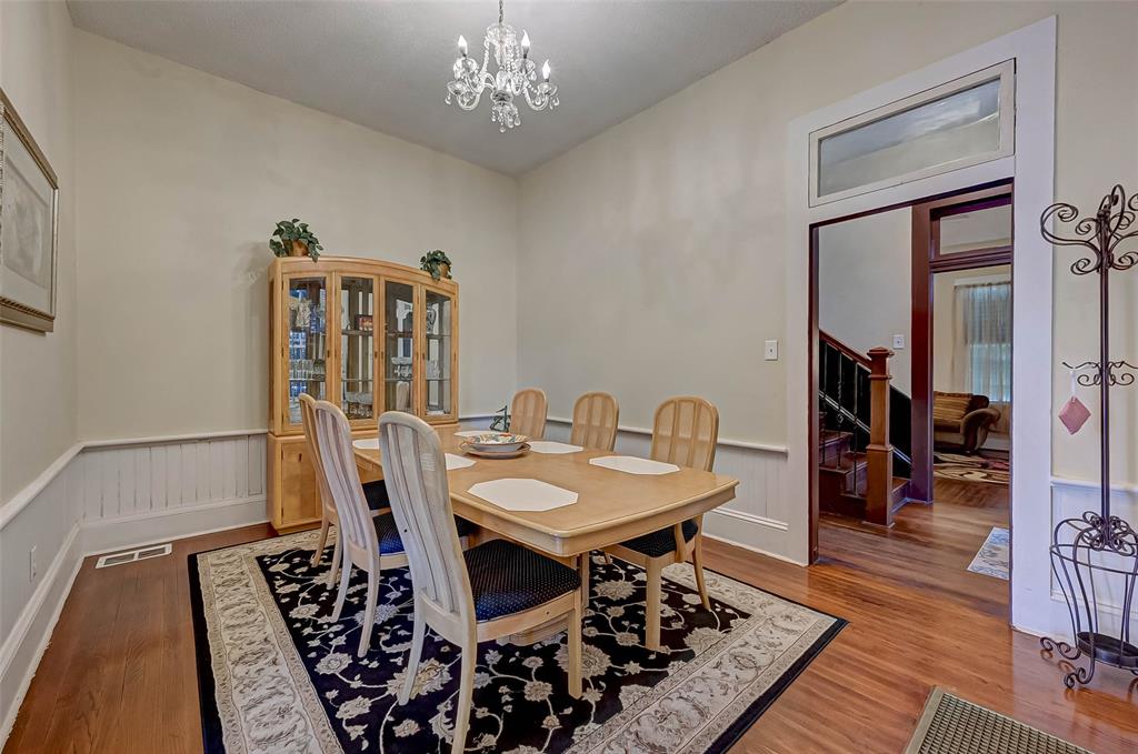 2904 2 Avenue L, Galveston, Texas 77550, 5 Bedrooms Bedrooms, 12 Rooms Rooms,2 BathroomsBathrooms,Single-family,For Sale,Avenue L,53899973