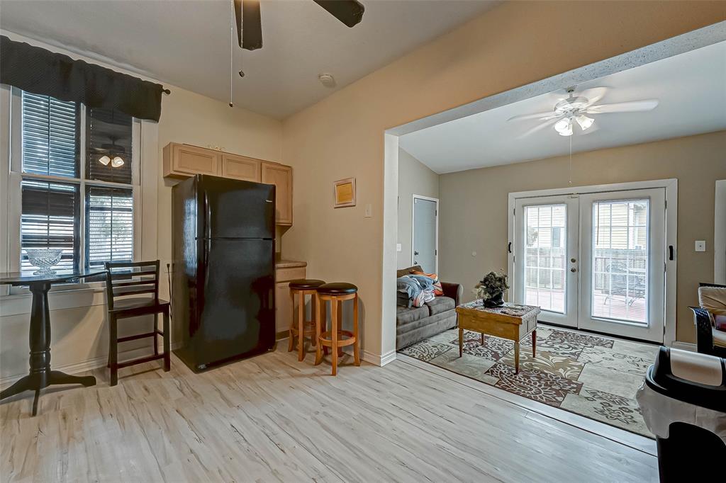 2904 2 Avenue L, Galveston, Texas 77550, 5 Bedrooms Bedrooms, 12 Rooms Rooms,2 BathroomsBathrooms,Single-family,For Sale,Avenue L,53899973