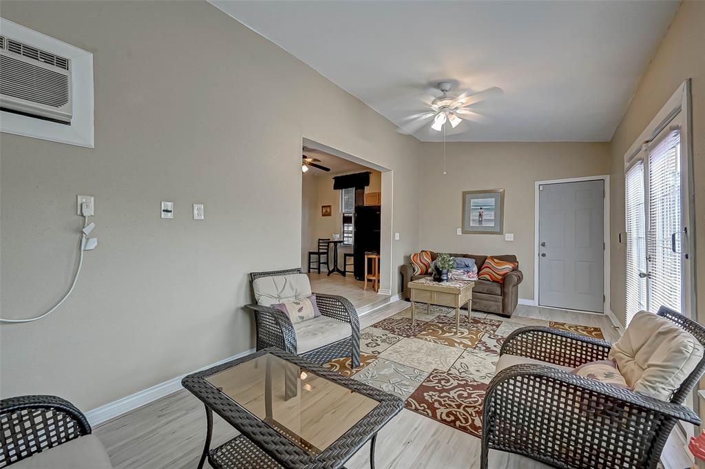 2904 2 Avenue L, Galveston, Texas 77550, 5 Bedrooms Bedrooms, 12 Rooms Rooms,2 BathroomsBathrooms,Single-family,For Sale,Avenue L,53899973