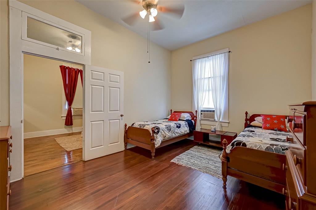 2904 2 Avenue L, Galveston, Texas 77550, 5 Bedrooms Bedrooms, 12 Rooms Rooms,2 BathroomsBathrooms,Single-family,For Sale,Avenue L,53899973