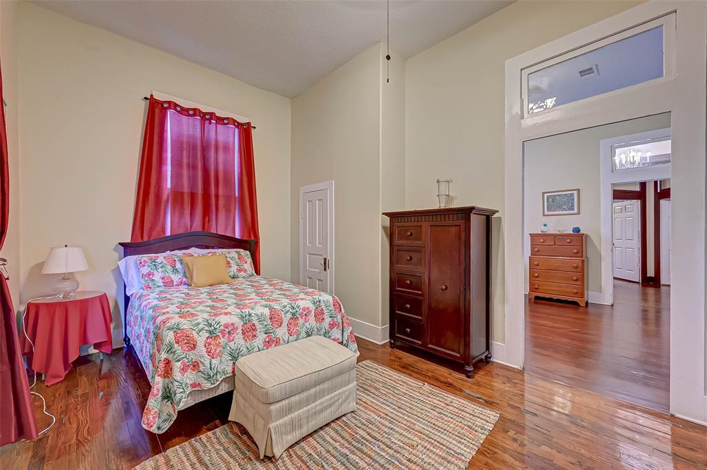 2904 2 Avenue L, Galveston, Texas 77550, 5 Bedrooms Bedrooms, 12 Rooms Rooms,2 BathroomsBathrooms,Single-family,For Sale,Avenue L,53899973