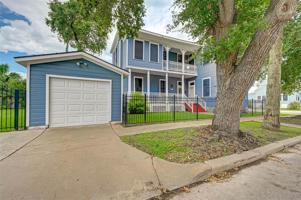 2904 2 Avenue L, Galveston, Texas 77550, 5 Bedrooms Bedrooms, 12 Rooms Rooms,2 BathroomsBathrooms,Single-family,For Sale,Avenue L,53899973