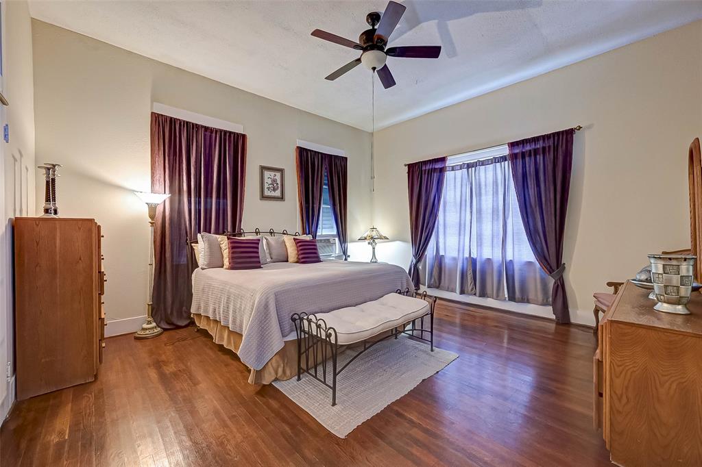 2904 2 Avenue L, Galveston, Texas 77550, 5 Bedrooms Bedrooms, 12 Rooms Rooms,2 BathroomsBathrooms,Single-family,For Sale,Avenue L,53899973