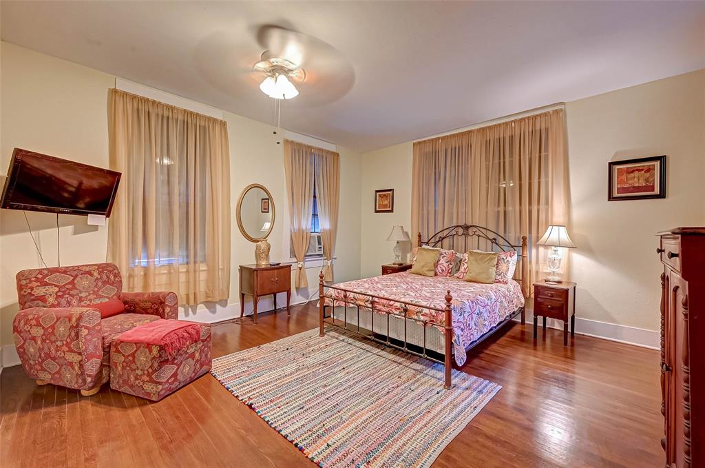 2904 2 Avenue L, Galveston, Texas 77550, 5 Bedrooms Bedrooms, 12 Rooms Rooms,2 BathroomsBathrooms,Single-family,For Sale,Avenue L,53899973