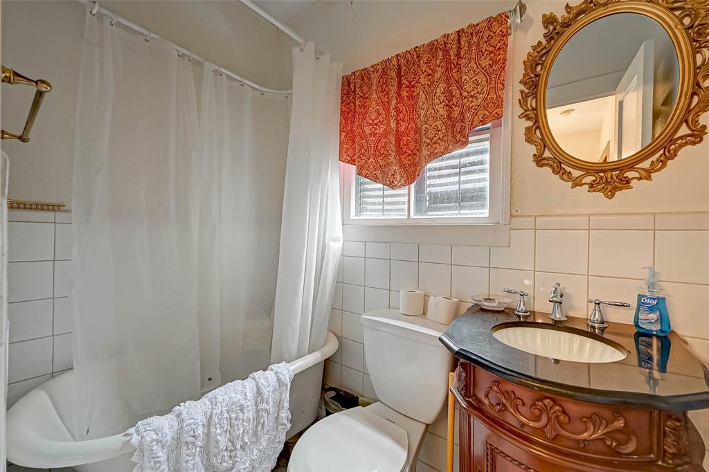 2904 2 Avenue L, Galveston, Texas 77550, 5 Bedrooms Bedrooms, 12 Rooms Rooms,2 BathroomsBathrooms,Single-family,For Sale,Avenue L,53899973