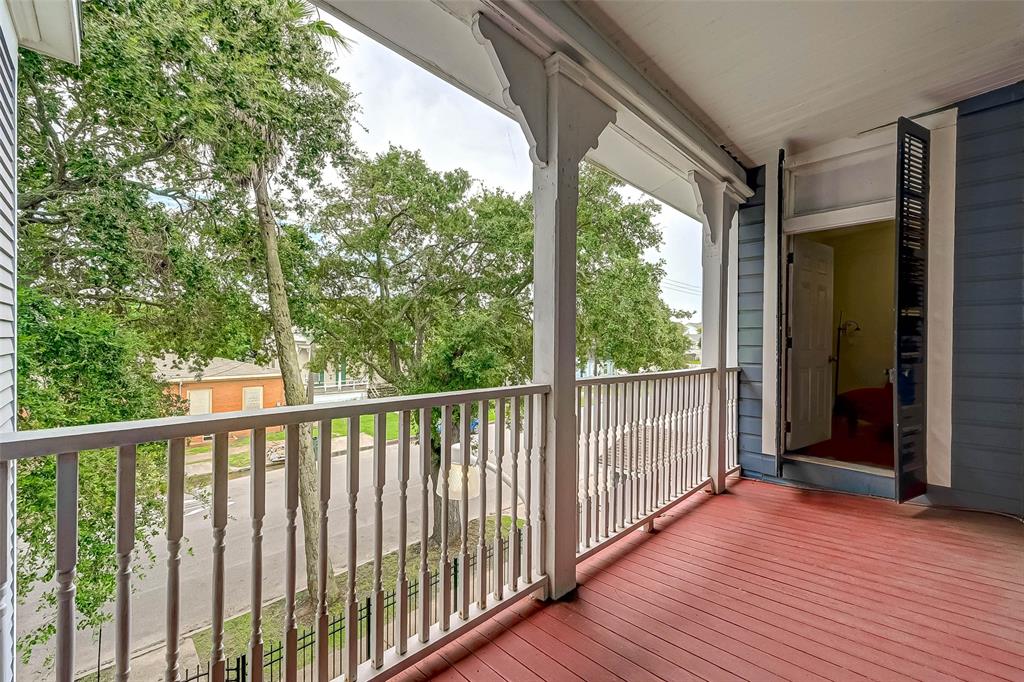 2904 2 Avenue L, Galveston, Texas 77550, 5 Bedrooms Bedrooms, 12 Rooms Rooms,2 BathroomsBathrooms,Single-family,For Sale,Avenue L,53899973