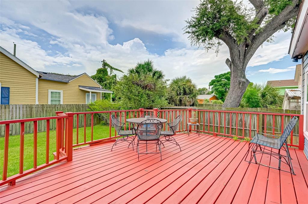 2904 2 Avenue L, Galveston, Texas 77550, 5 Bedrooms Bedrooms, 12 Rooms Rooms,2 BathroomsBathrooms,Single-family,For Sale,Avenue L,53899973
