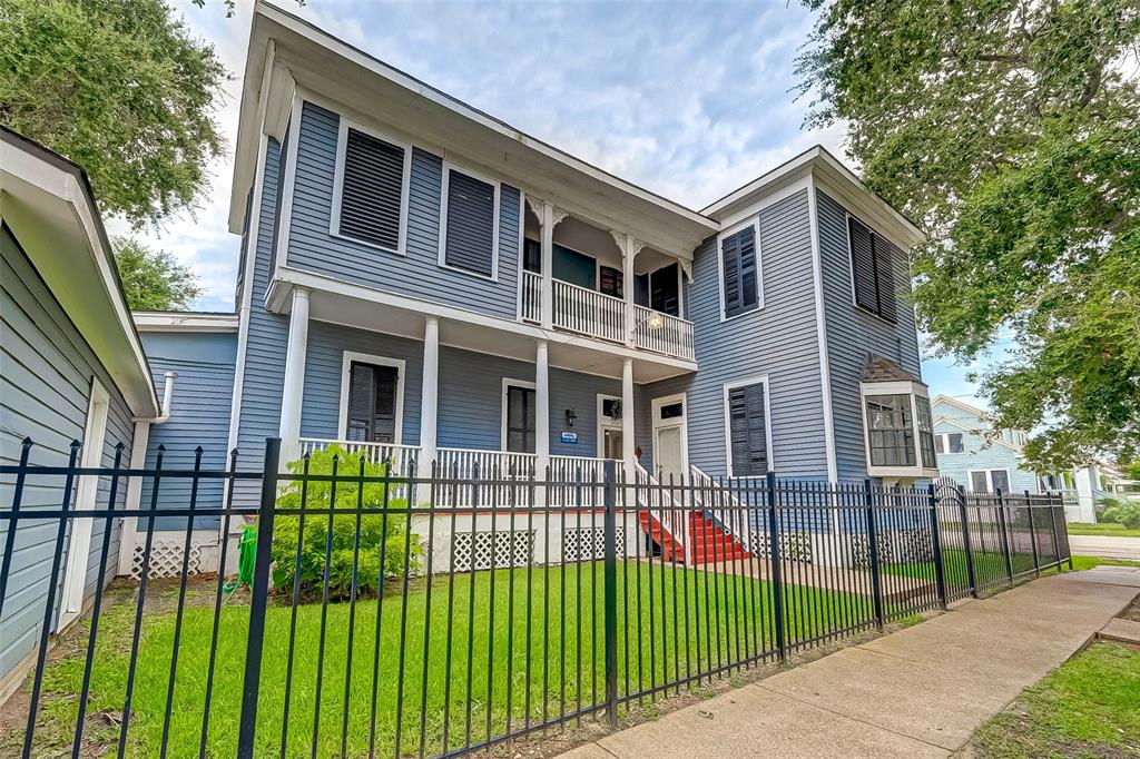 2904 2 Avenue L, Galveston, Texas 77550, 5 Bedrooms Bedrooms, 12 Rooms Rooms,2 BathroomsBathrooms,Single-family,For Sale,Avenue L,53899973