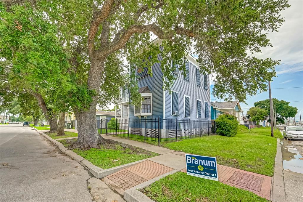 2904 2 Avenue L, Galveston, Texas 77550, 5 Bedrooms Bedrooms, 12 Rooms Rooms,2 BathroomsBathrooms,Single-family,For Sale,Avenue L,53899973