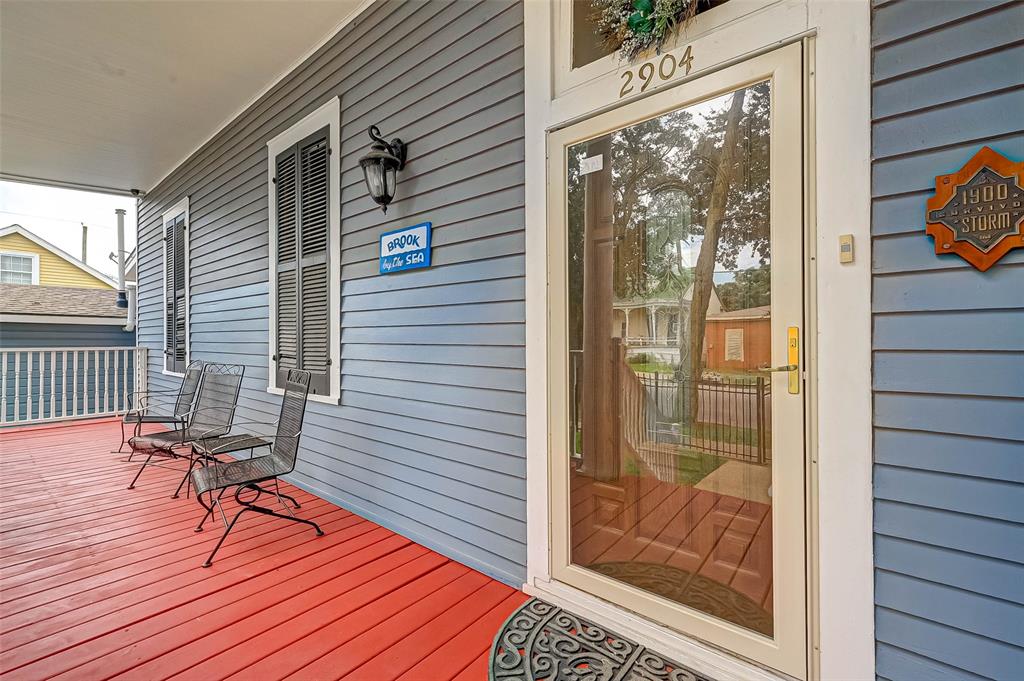 2904 2 Avenue L, Galveston, Texas 77550, 5 Bedrooms Bedrooms, 12 Rooms Rooms,2 BathroomsBathrooms,Single-family,For Sale,Avenue L,53899973