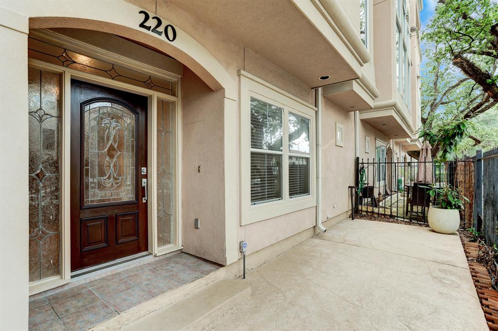 220 4 Avondale Street, Houston, Texas 77006, 3 Bedrooms Bedrooms, 10 Rooms Rooms,3 BathroomsBathrooms,Townhouse/condo,For Sale,Avondale,3588079