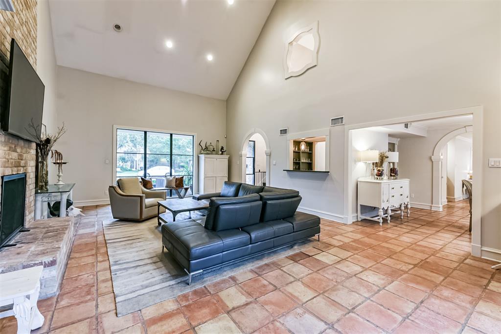 10219 1.5 Chevy Chase Drive, Houston, Texas 77042, 4 Bedrooms Bedrooms, 9 Rooms Rooms,2 BathroomsBathrooms,Single-family,For Sale,Chevy Chase,51997793