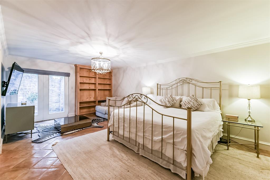 10219 1.5 Chevy Chase Drive, Houston, Texas 77042, 4 Bedrooms Bedrooms, 9 Rooms Rooms,2 BathroomsBathrooms,Single-family,For Sale,Chevy Chase,51997793